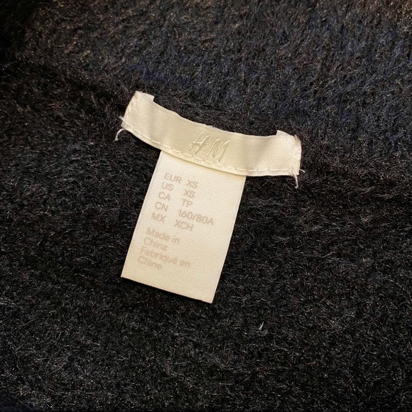 Off-the-Shoulder Sweater - Picture 4 of 4